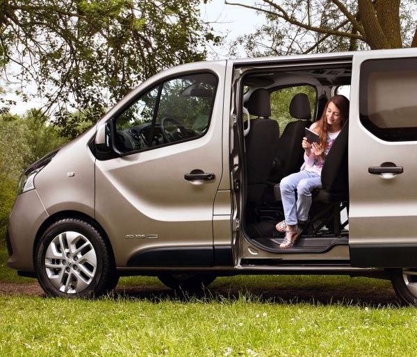 New Renault Trafic Passenger Gallery