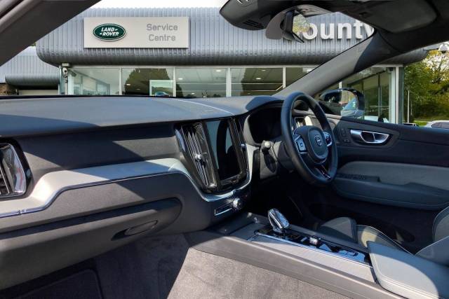 2023 Volvo XC60 2.0 B4P Plus Dark 5dr Geartronic