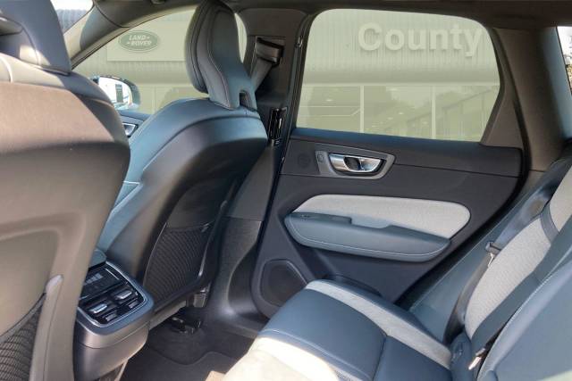 2023 Volvo XC60 2.0 B4P Plus Dark 5dr Geartronic