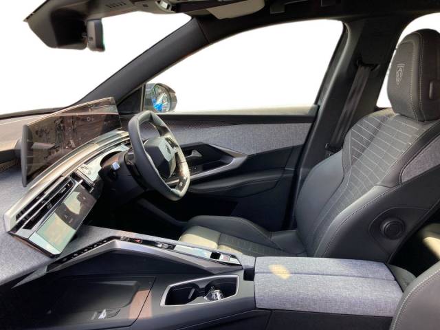 2025 Peugeot 3008 1.2 Hybrid 136 GT 5dr e-DSC6