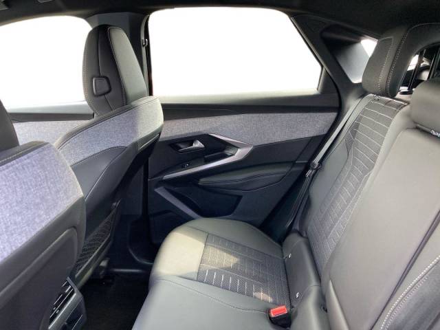 2025 Peugeot 3008 1.2 Hybrid 136 GT 5dr e-DSC6