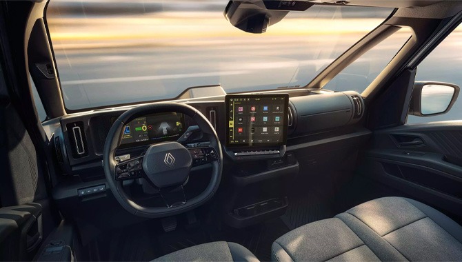 NEW RENAULT TRAFIC VAN E-TECH - Interior